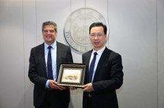 维也纳工业大学校长施耐德一行拜候同济大学深